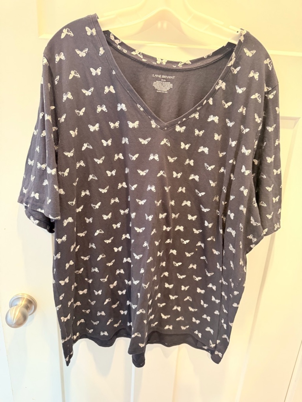 Lane Bryant 22/24 Butterfly Print V Neck Tee Plus Size Black Short Sleeve Top